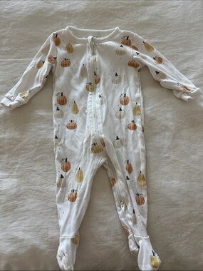 Petit Lem White Footed Pajamas with Pumpkin Print 6m
